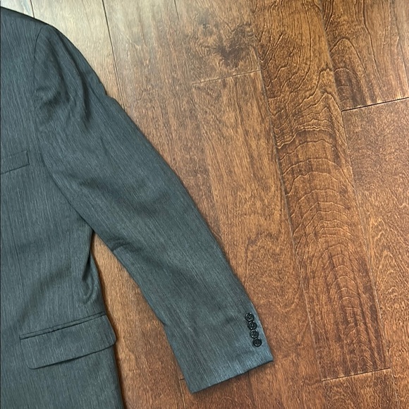 Jos. A. Bank Handsome Gray Blazer, Classic Fit, 100% Wool, Size 46R - Picture 7 of 15